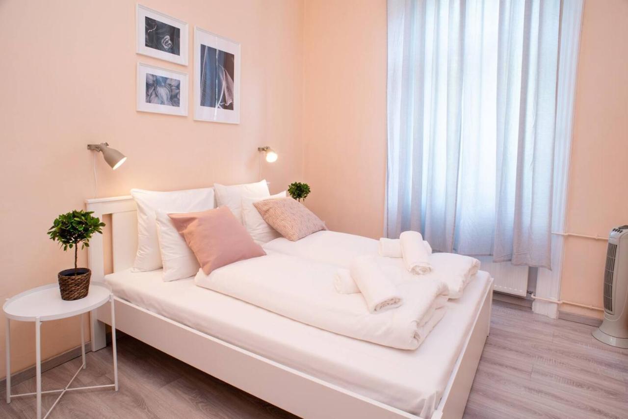 Central And Large Ac Home Away From Home 부다페스트 외부 사진