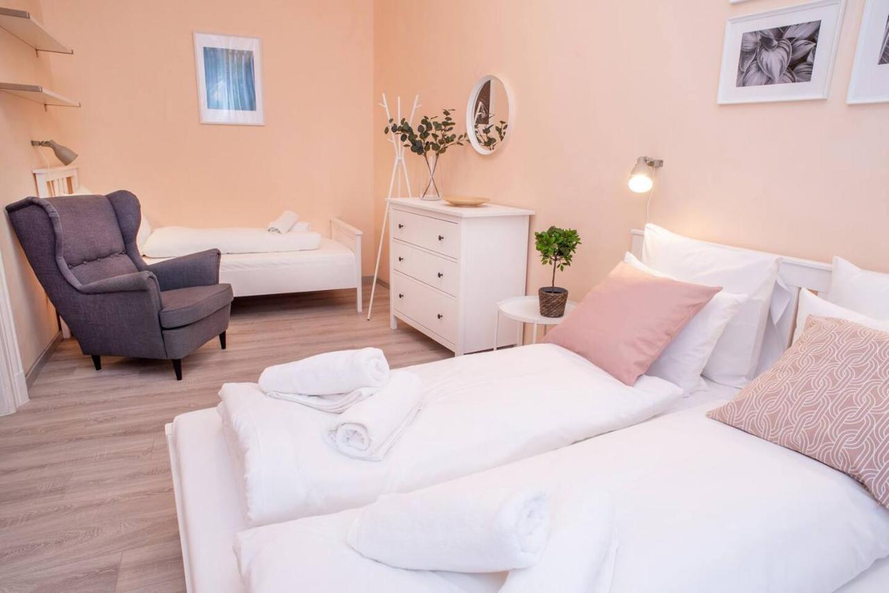 Central And Large Ac Home Away From Home 부다페스트 외부 사진