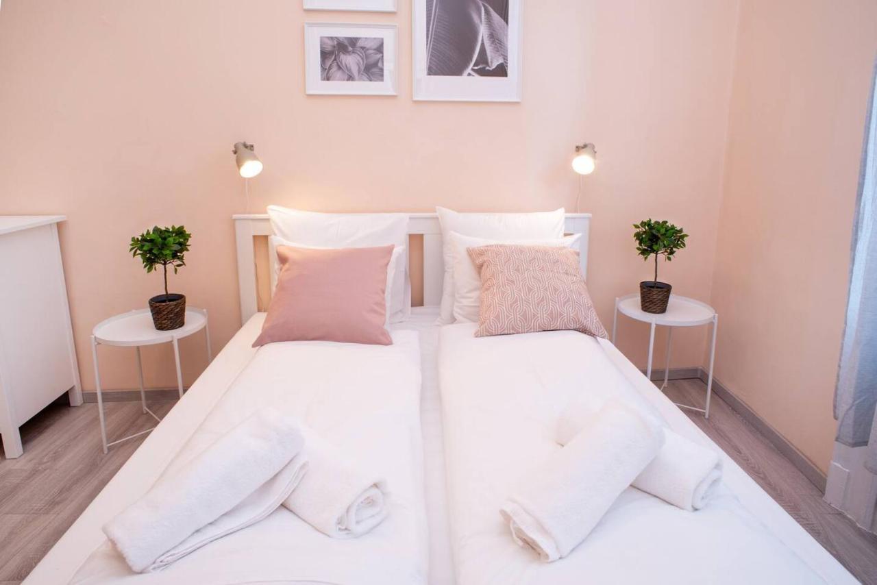 Central And Large Ac Home Away From Home 부다페스트 외부 사진