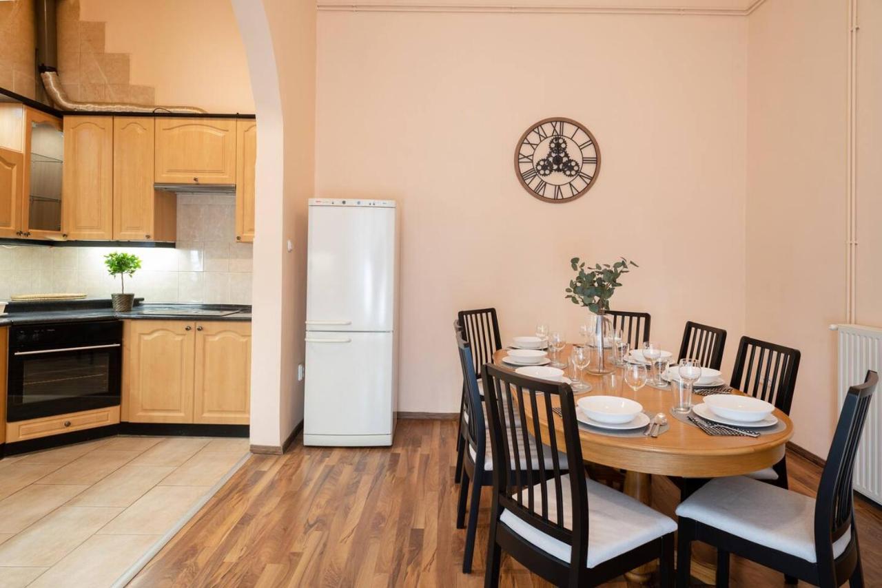 Central And Large Ac Home Away From Home 부다페스트 외부 사진