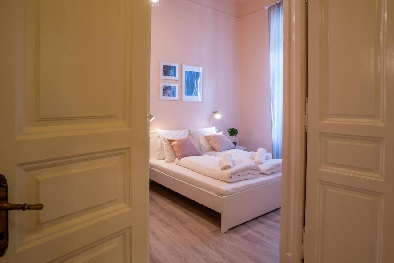 Central And Large Ac Home Away From Home 부다페스트 외부 사진