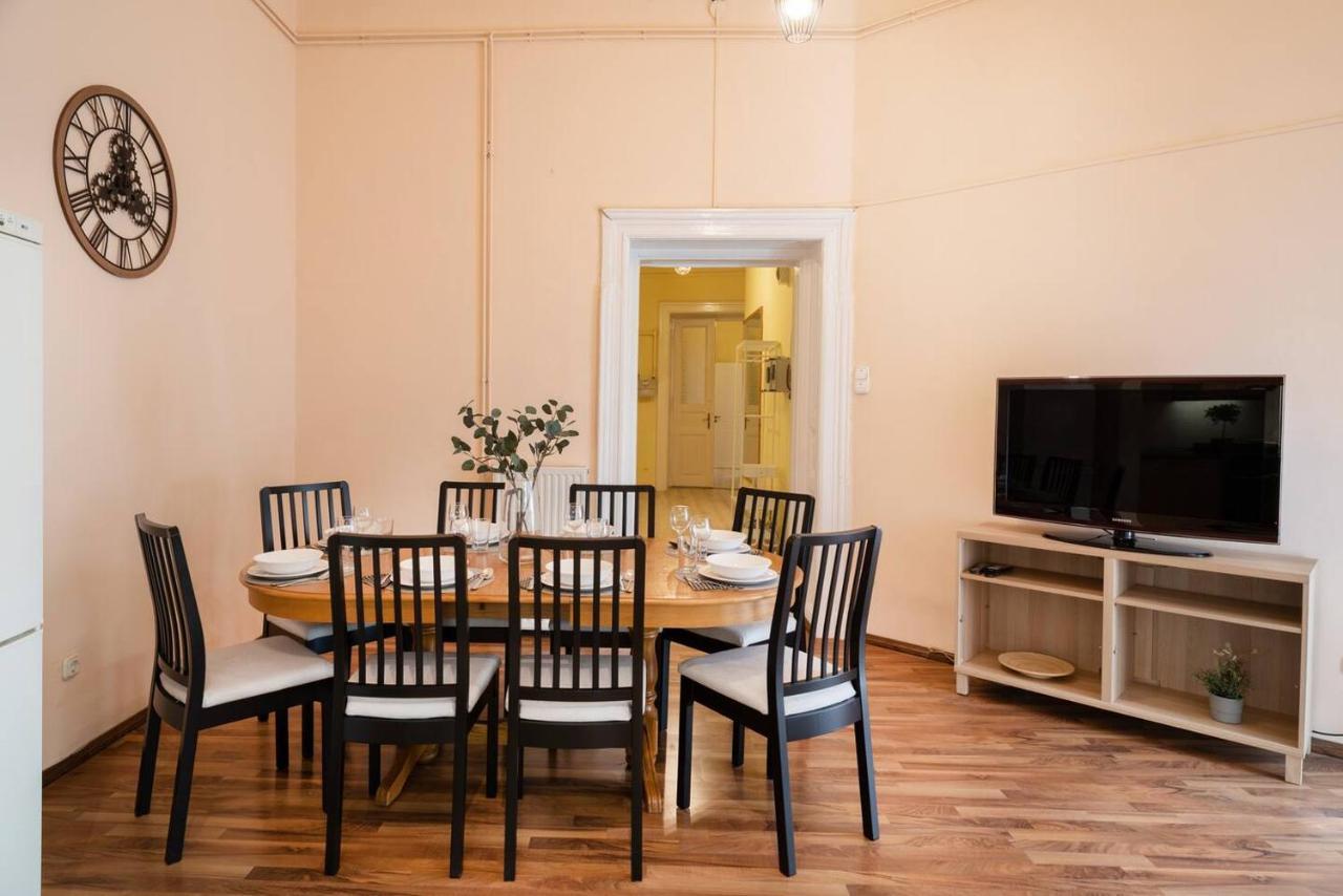 Central And Large Ac Home Away From Home 부다페스트 외부 사진