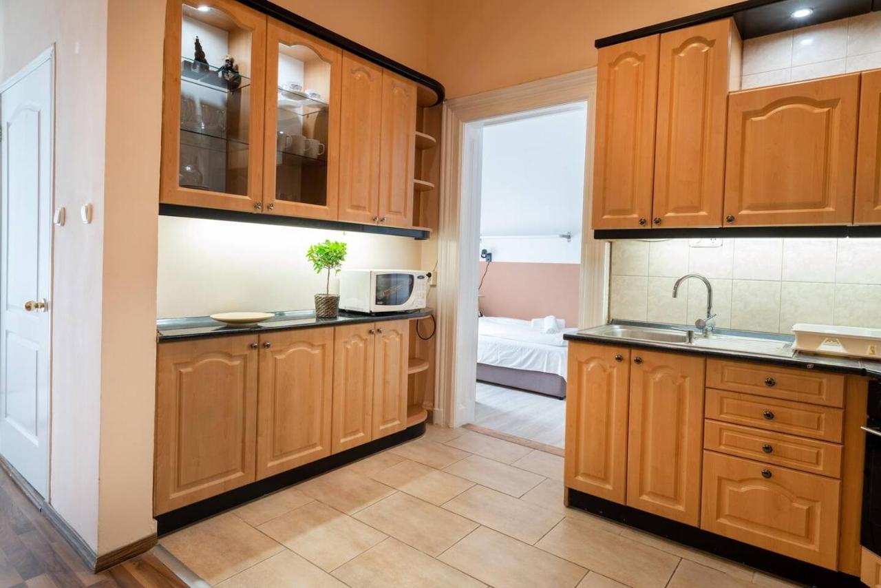 Central And Large Ac Home Away From Home 부다페스트 외부 사진